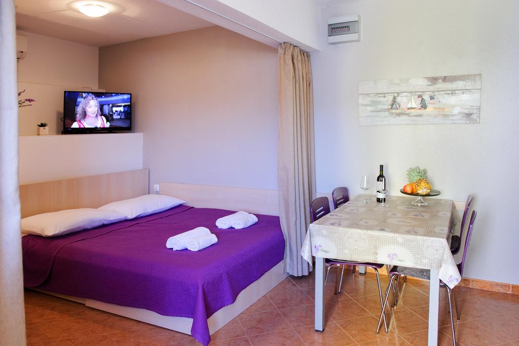 Apartments Zdenka Vinišće Pokój zdjęcie